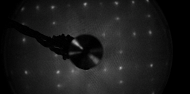 LEED-Muster Ein typisches Muster Niederenergetischer Elektronenbeugung von Silizium mit Oberflächenrekonstruktion